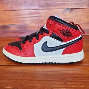 Nike Air Jordan 1 Mid Shoes Boys 11C Toddler Sneakers Chicago Bred
